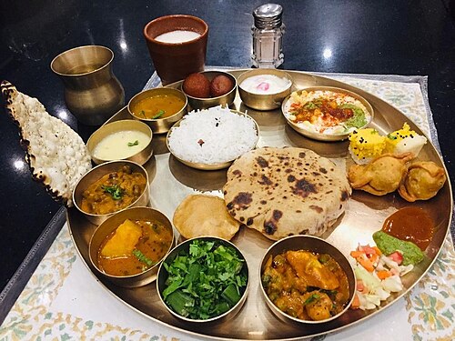 Cuisine indienne avec plats traditionnels et épices